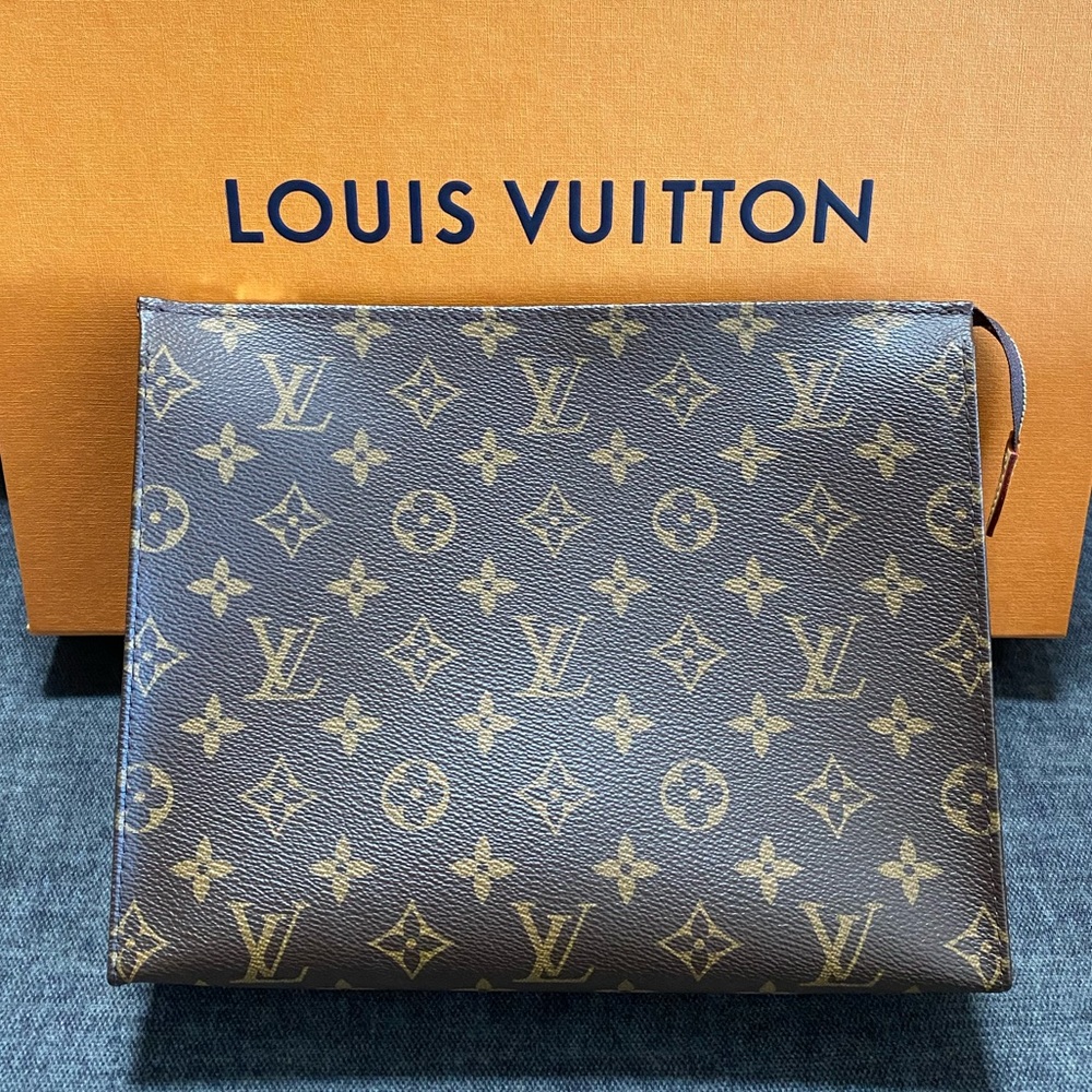 ❌SOLD❌ Louis Vuitton Monogram Toiletry Pouch 26